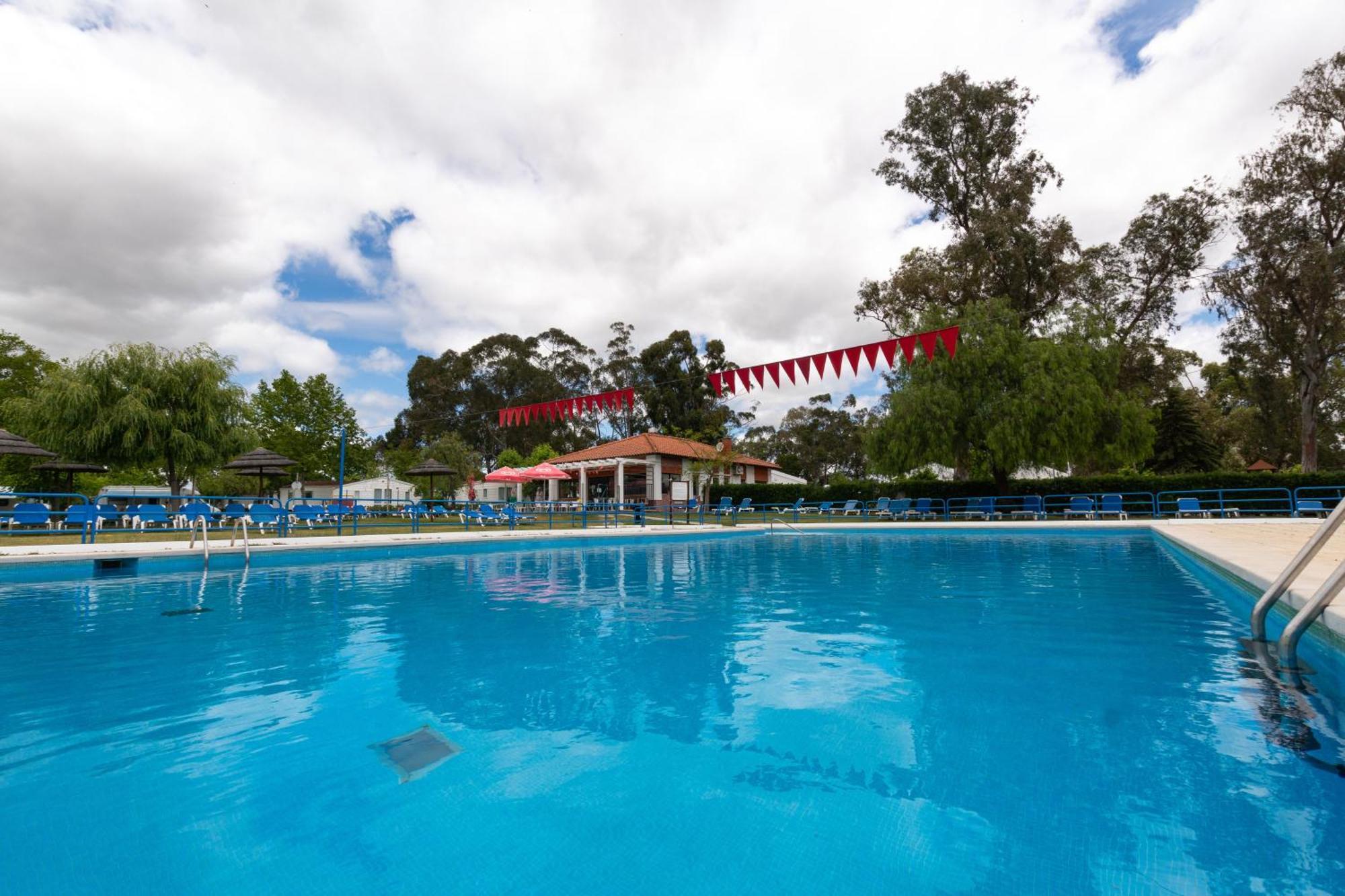 Parque De Campismo Orbitur Evora Hotel Luaran gambar